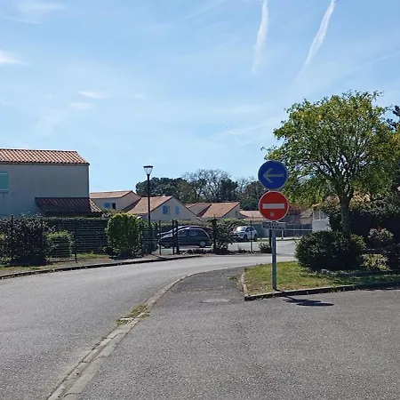 Prázdninový dům Charmante Maison Bord De Avec Piscine Et Tennis 5-p