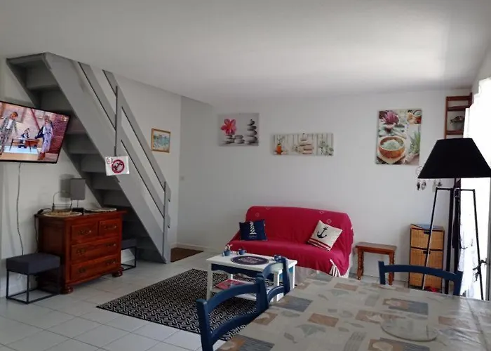 Charmante Maison Bord De Avec Piscine Et Tennis 5-p